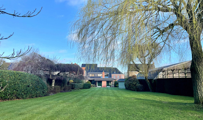 Gebouw voor gemengd gebruik te koop in Oostkamp